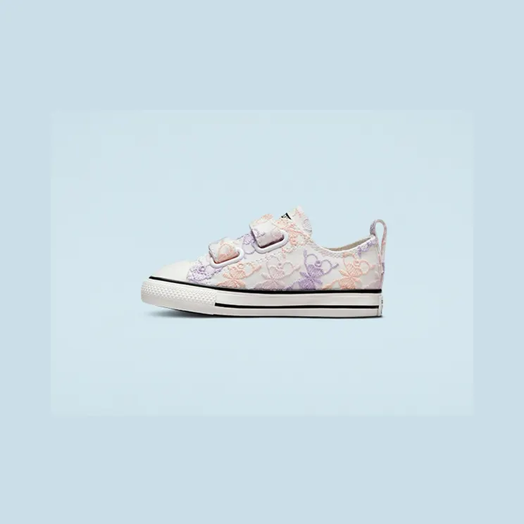 converse-chuck-taylor-all-star A01618C