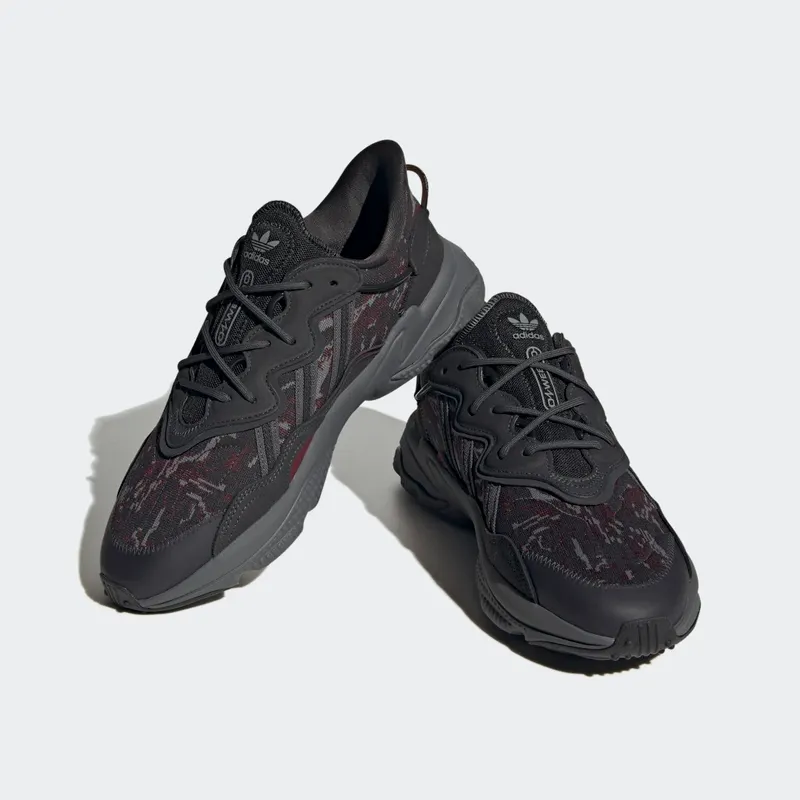 Adidas OZWEEGO Carbon / Carbon / Shadow Red (HP6382)