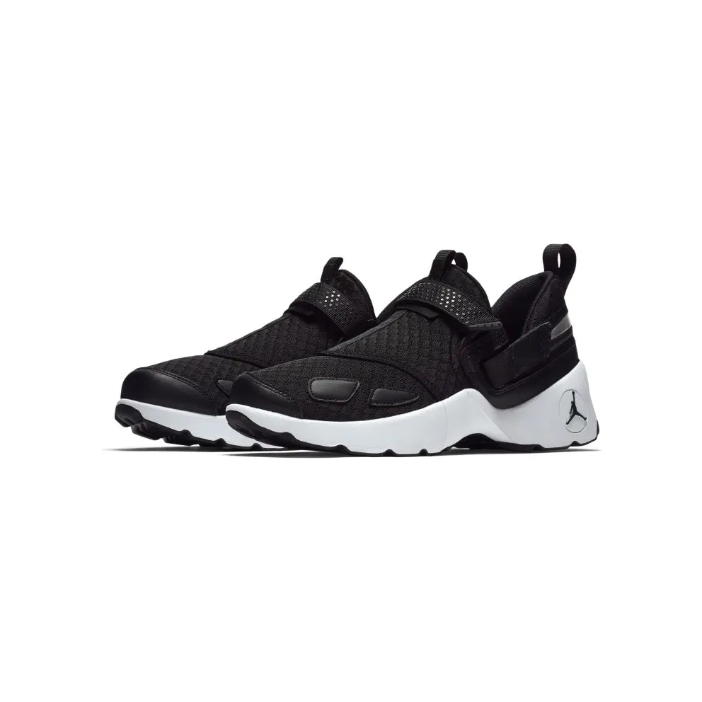 Jordan Trunner LX Black White Sole Black/Black-White (897992-011)