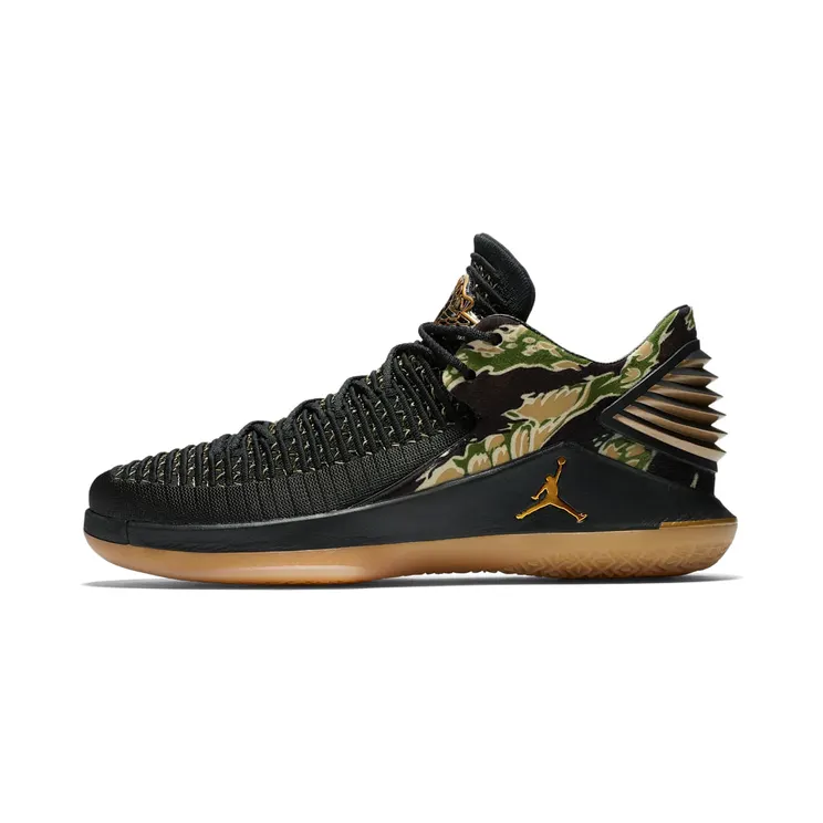 Jordan XXXII Low Camo “Black / White / Metallic Gold” (AA1256-021)
