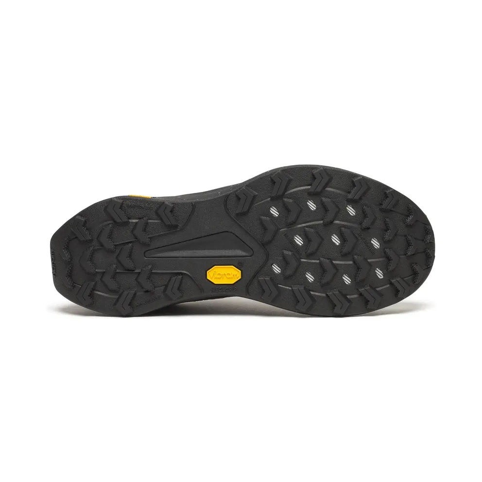 SAUCONY Peregrine 16 “Carbon / Black” (S21066-101)