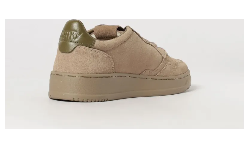 Autry Medalist Low Trainers in Smooth Calfskin with Perforated Toe Beige (AULMOH03) (2)