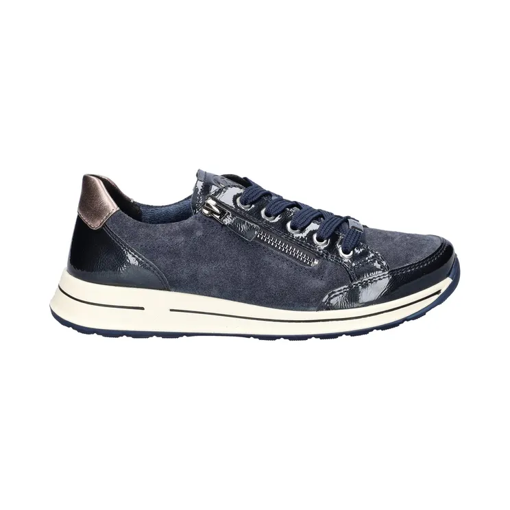 Ara Blue (125480182)