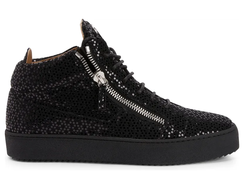 Giuseppe Zanotti Sneakers semi-montantes confectionnées en tissu synthétique lamé noir avec lacets en coton assortis, dotées d’un détail signature » en métal argenté sur la languette et de fermetures à glissière argentées sur les côtés de la tige. la semelle en caoutchouc (RU20010003)