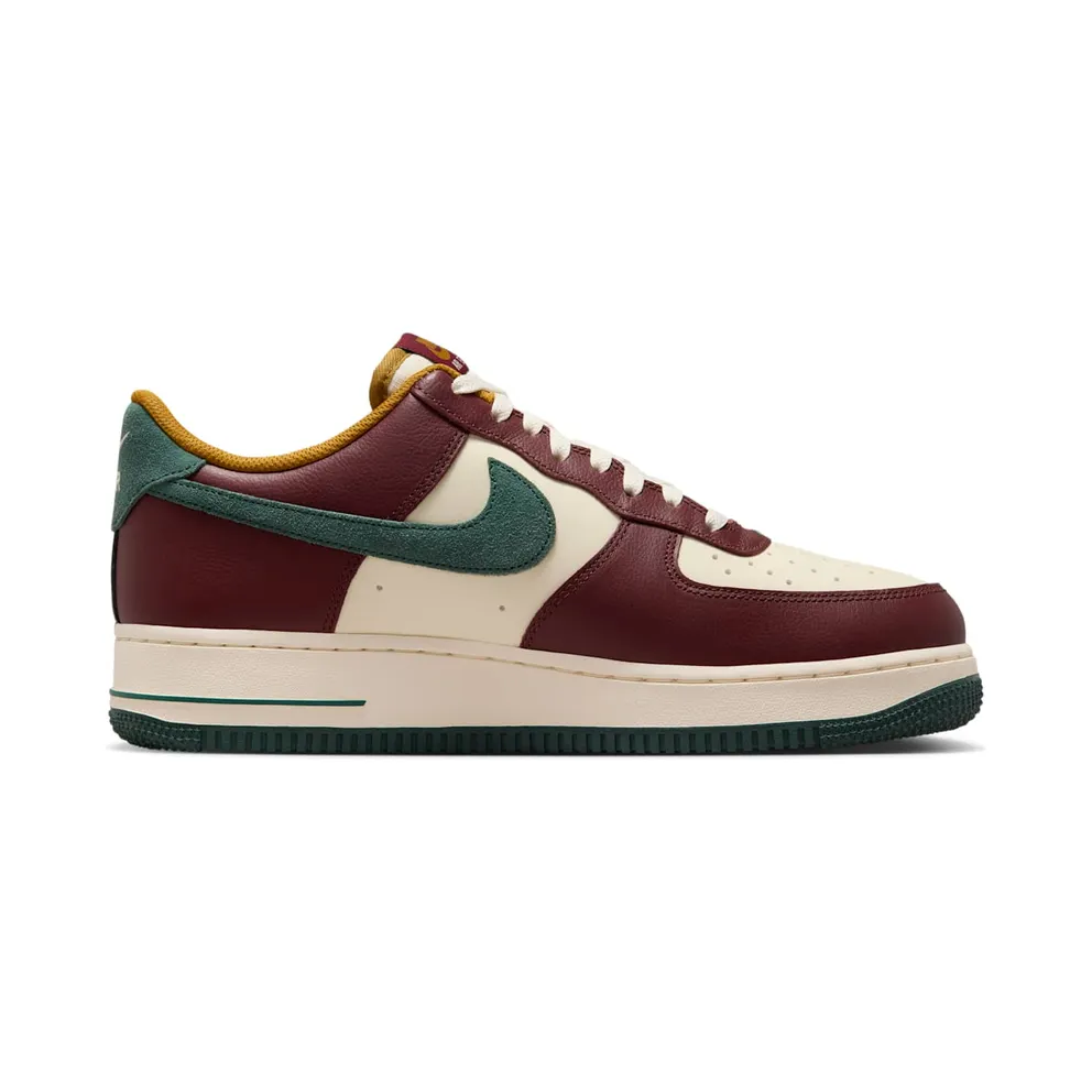 Nike Air Force 1 ’07 LV8 (cocnut milk / vintage green / dark team red) – HQ3612-113