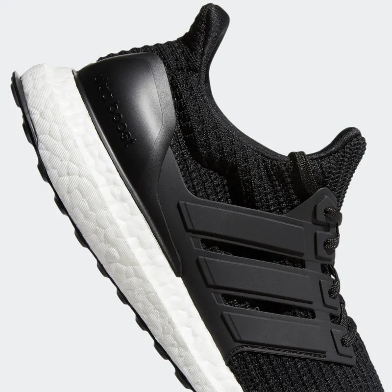 Adidas Ultraboost 4.0 DNA Core Black / Core Black / Cloud White (FY9318)