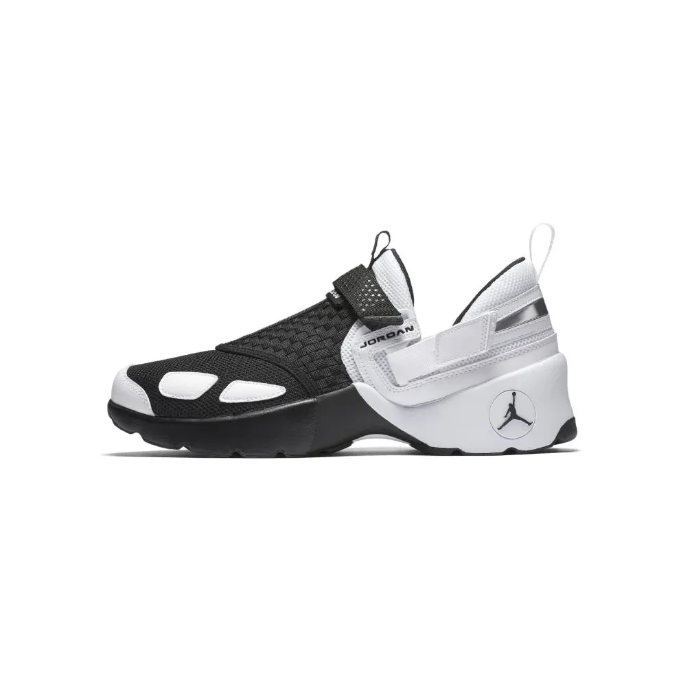 Jordan Trunner LX Black White Black/White (897992-010)