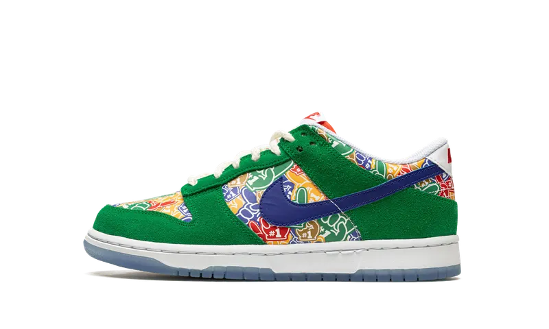 Nike Dunk Low “Foam Finger GS” (DZ5299-300)