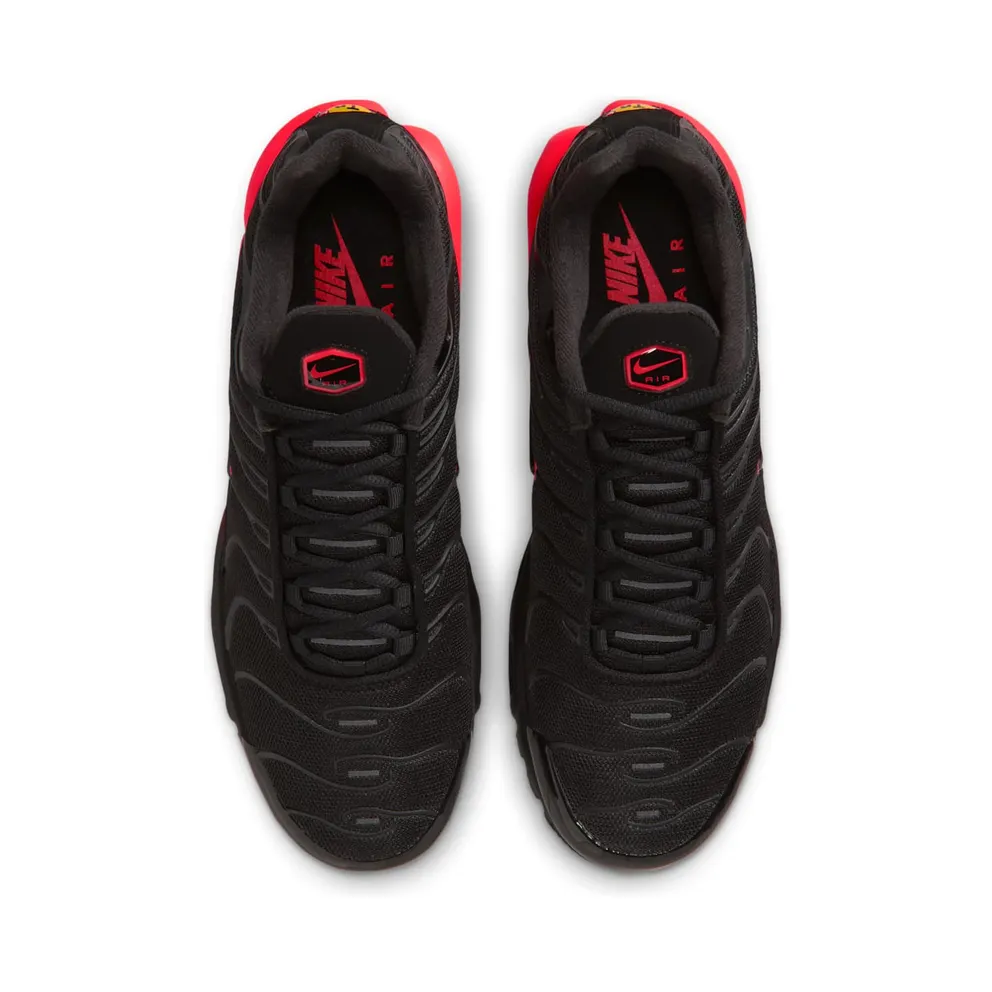 Nike Air Max Plus “Black / Bright Crimson” (IX0385-001)