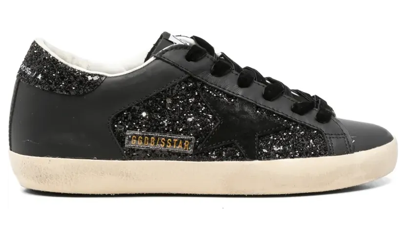 Golden Goose Super-Star in schwarzem Glitzer mit schwarzem Wildlederstern und Ledereinsätzen (GWF00103F006679)