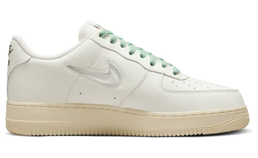 nike-air-force DO9785-100