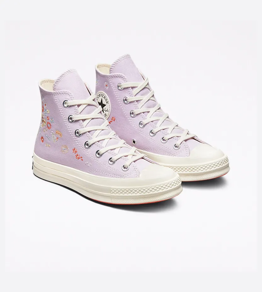 converse-chuck-taylor-all-star A01584C
