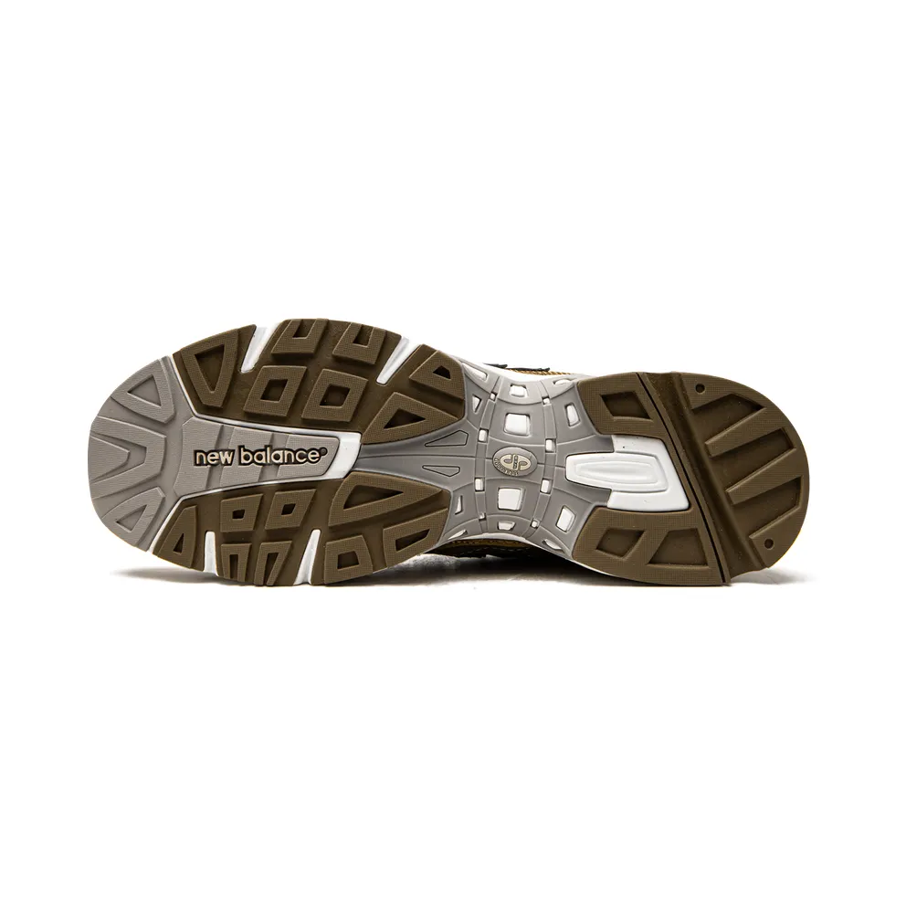 New Balance 827 “Thisisneverthat” (ML827KNT)