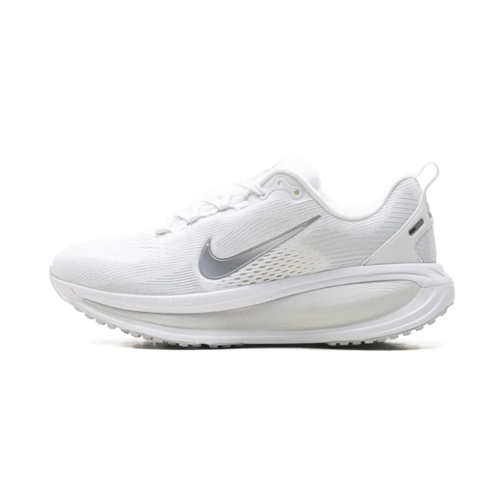 Nike Vomero 18 “White Photon Dust Summit White Metallic Silver” (HM6804-104)