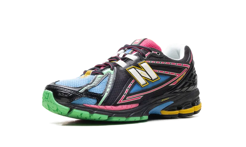 New Balance 1906R “Black / Pink – Footlocker Exclusive” (U1906RDM)