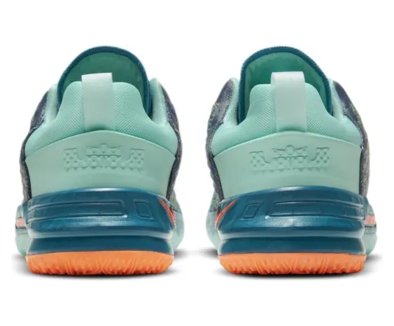 nike-lebron-18 CT4710-300