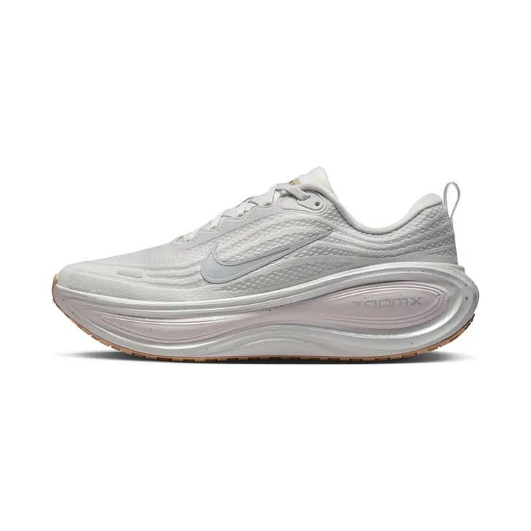 Nike Vomero Plus Speckle “Vast Grey / Off-White / Hemp / Wolf Grey” (IO4323-001)