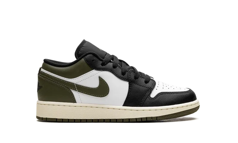 Jordan 1 Low GS “Black Toe Medium Olive” (553560-092)