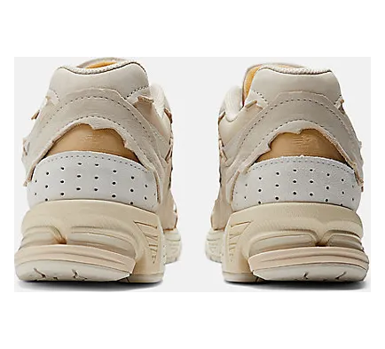 New Balance 2002R “Sandstone”: gescheurd met opzet, en het werkt (6)