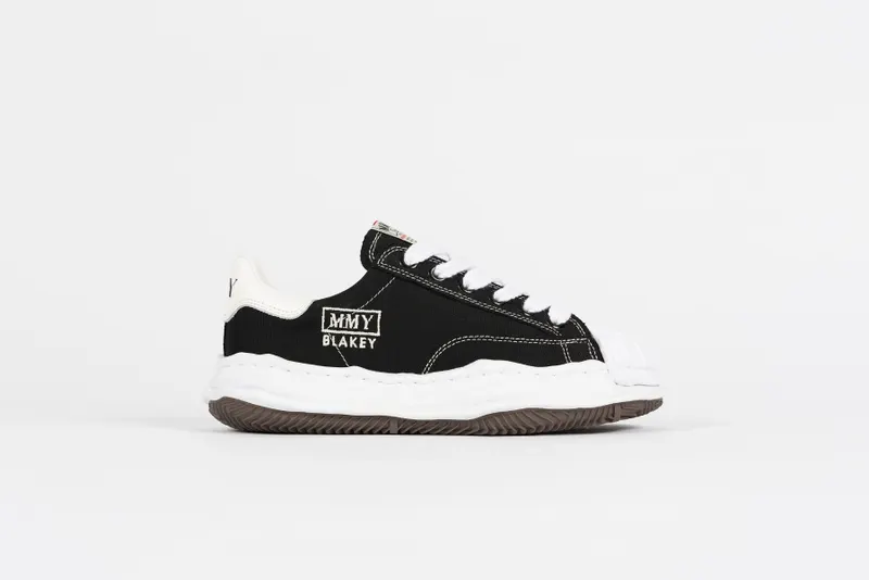 Maison Mihara Yasuhiro Blakey – “Black White” (A08FW735-BLKWHT)