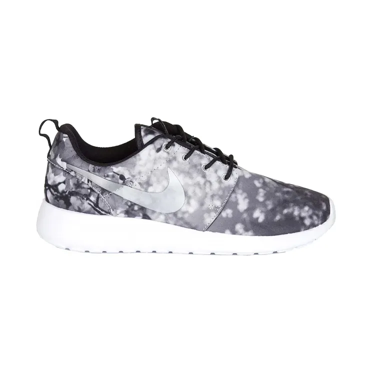 Nike Roshe One Cherry Blossom “Wolf Grey / White / Black” (819960-001)
