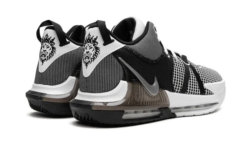 Nike LeBron Witness VII “Metallic Silver” (DM1123-100)