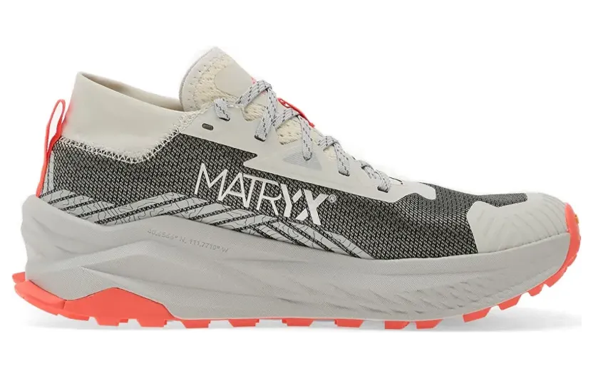 Altra Olympus 275 “White/Coral” (AL0A85RT161)