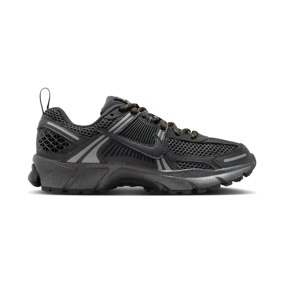 Nike Vomero 5 GS “Dark Smoke Grey Reflective” (IB3812-001)