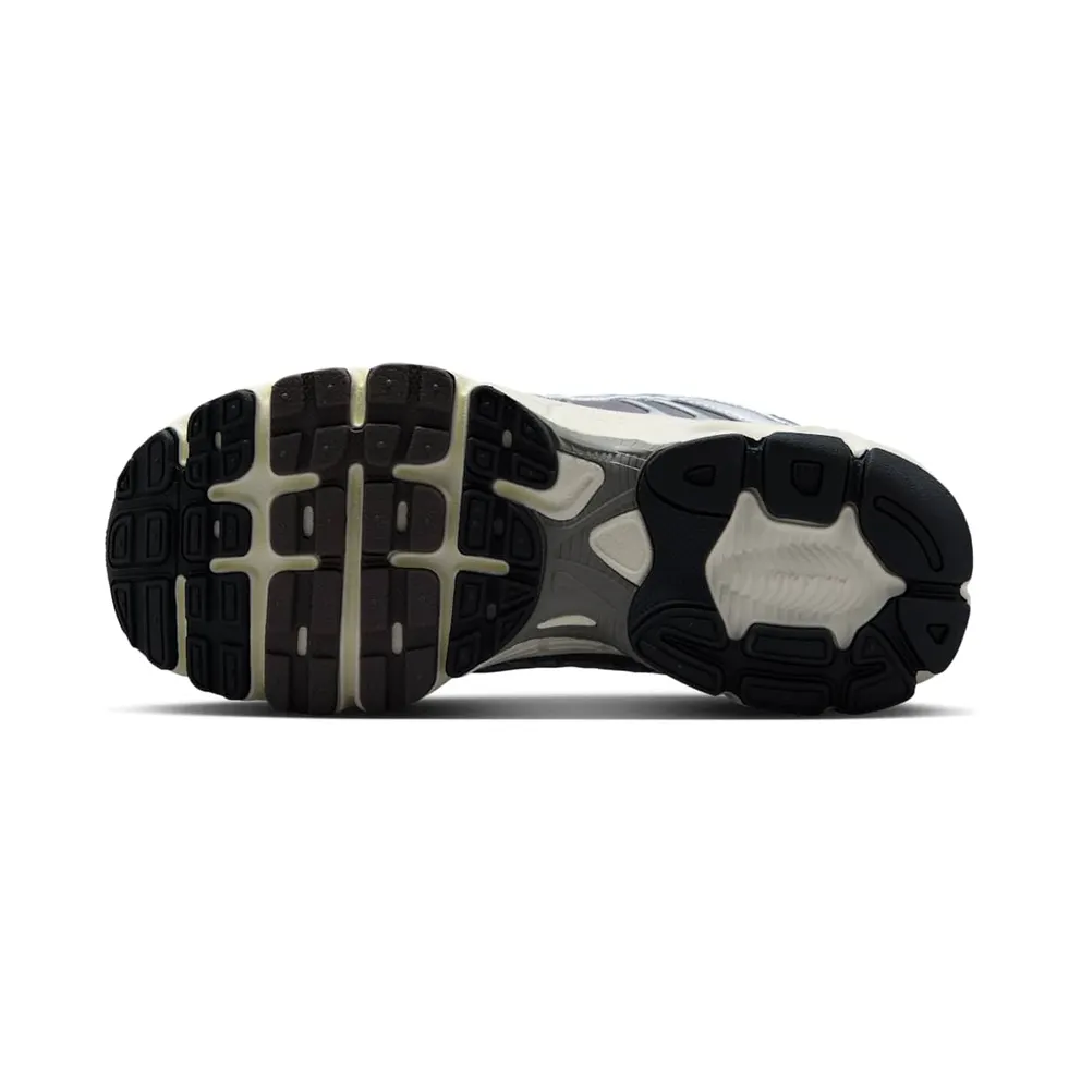 Nike Air Max Moto 2K “Platinum Tint / Cave Stone / Anthracite / Metallic Silver” (IV5764-094)