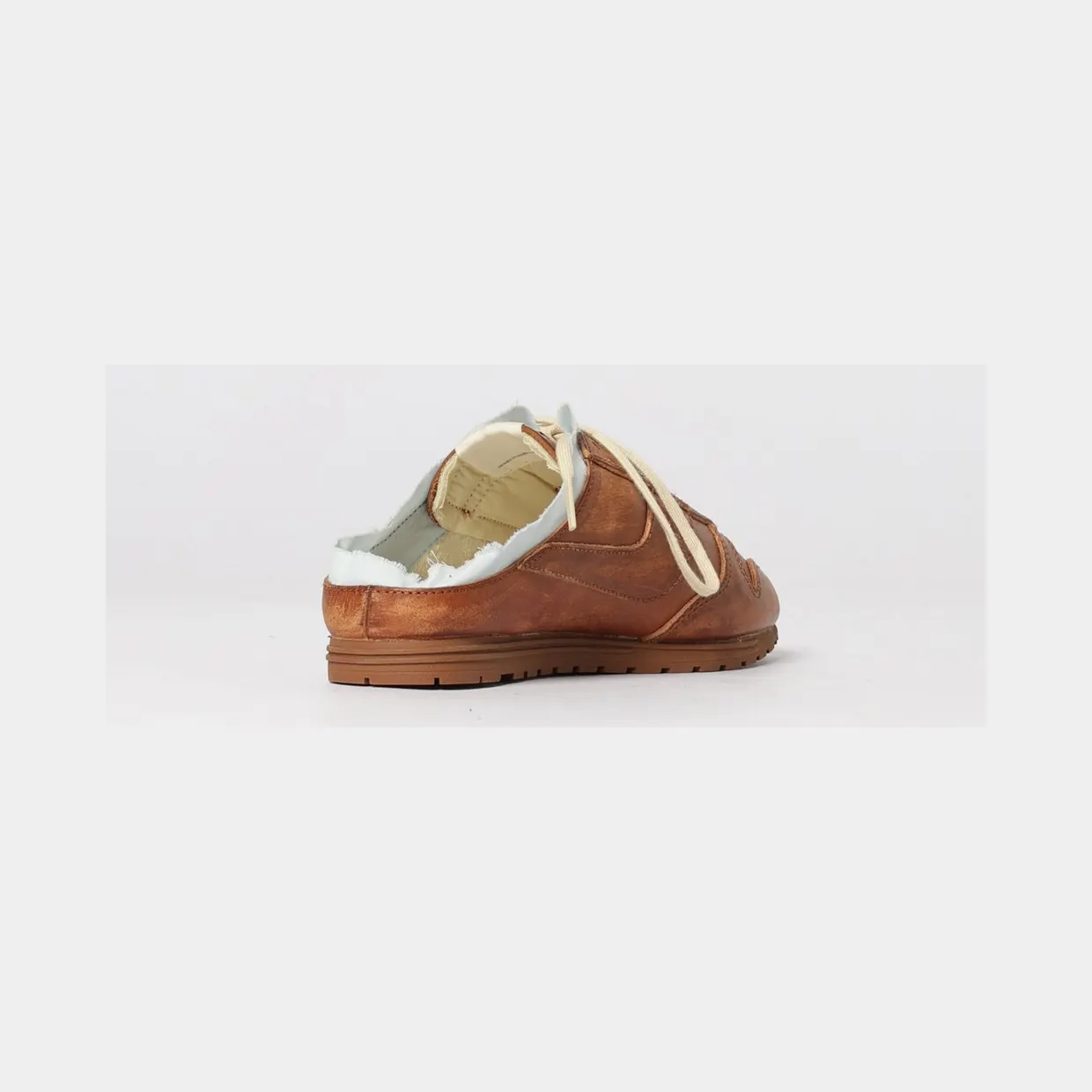 Autry Sneakers Beige (UVLWHV01) (2)