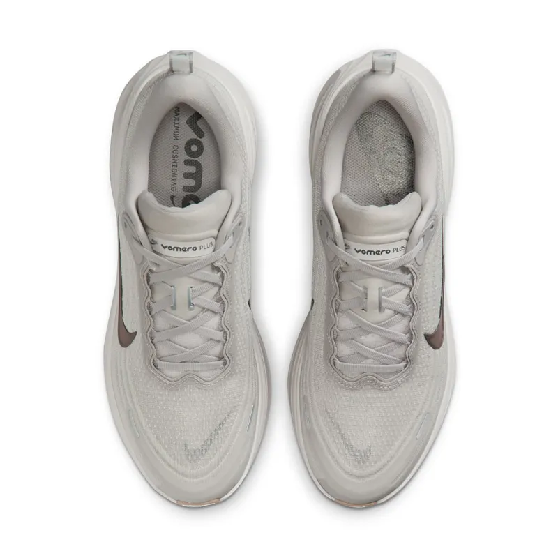 Nike Vomero Plus College Grey Light Iron Ore Gum (HV8150-005)