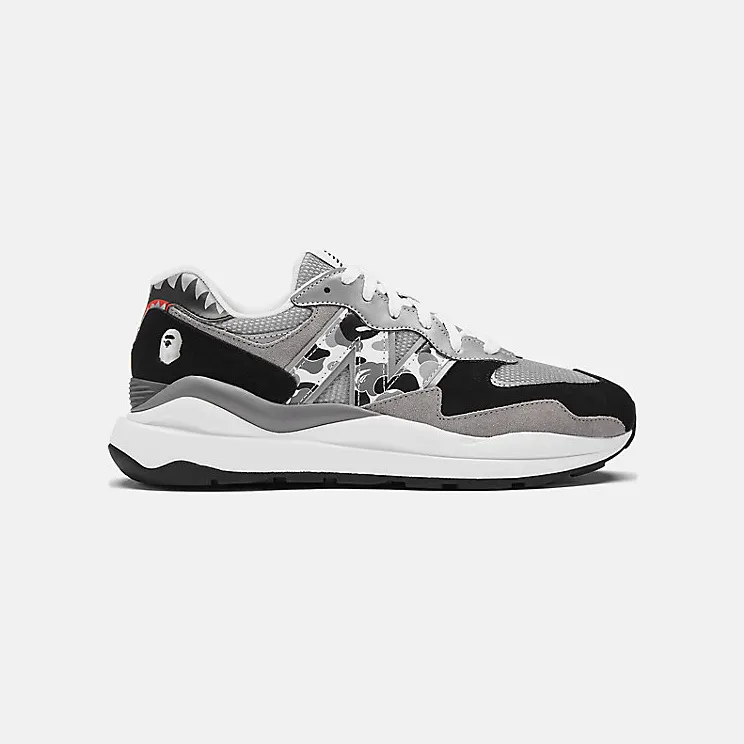 57/40 “Bape x New Balance” (M5740BAP)