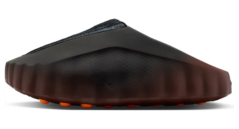 Nike Mind 001 Slide “Bronze Eclipse Total Orange” stylen (2)