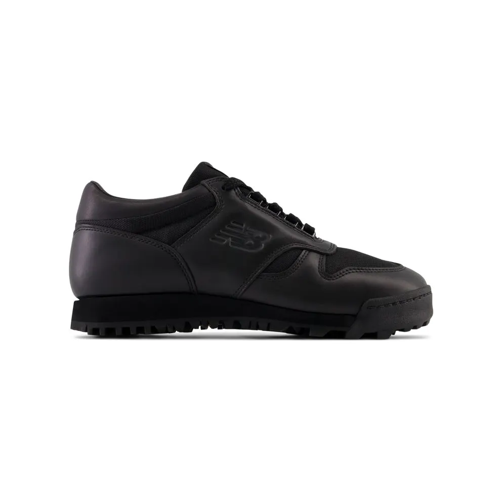 New Balance Rainier Low “Triple Black” (UALGSBBB)
