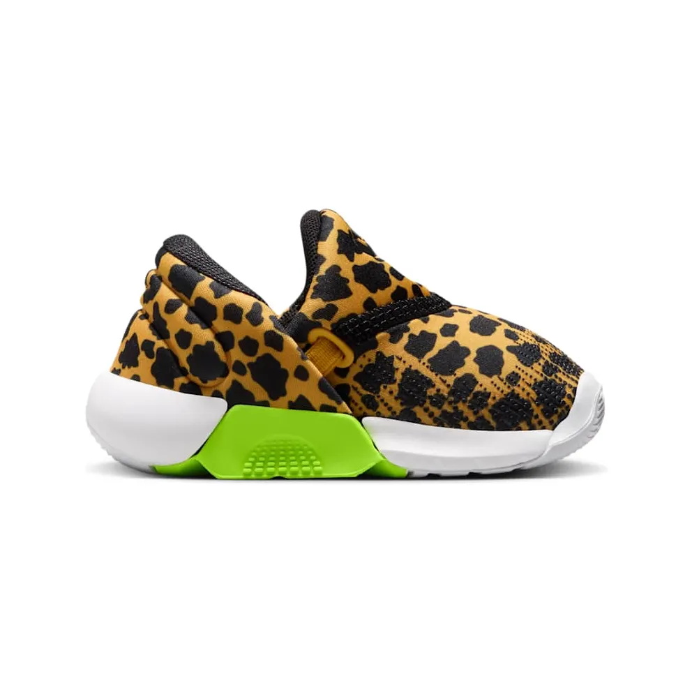 Nike Swoosh Go “University Gold / Volt / White / Black” (IV5719-700)