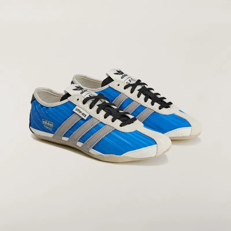adidas Tokyo “Bluebird Grey”: dromerige colorway in koel grijsblauw (3)
