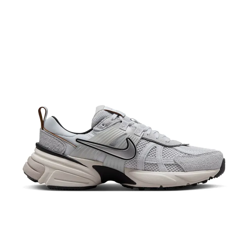 Nike V2K Run “Pure Platinum / Chrome” (FN6703-002)