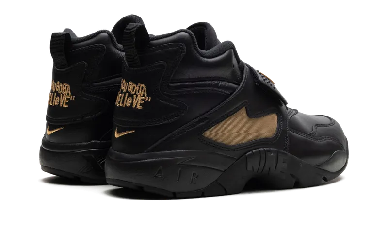 Nike Air Diamond Turf “Signing Day” (HV5788-001)