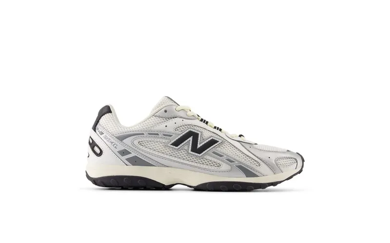New Balance 204L “Silver Metallic Black” (U204LSWD)