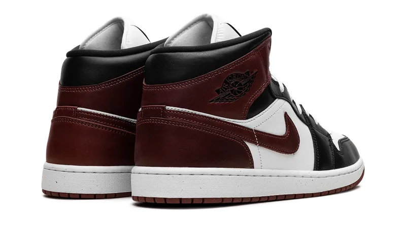 Jordan 1 Mid SE “Dark Pony” (HF3216-102)