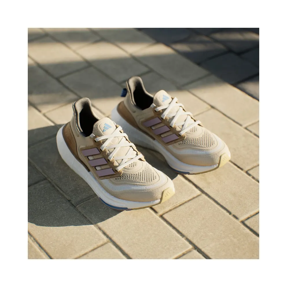 adidas Ultra Boost Light Crystal Sand Preloved Fig Blue Burst (IE5834)