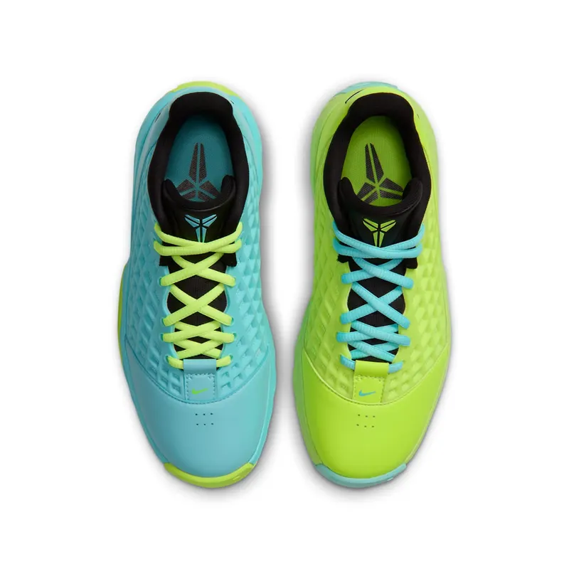 Nike Kobe 3 Low Protro “Mismatch” (IZ7934-900): links groen, rechts blauw, vandaag alleen in kidsmaten (4)