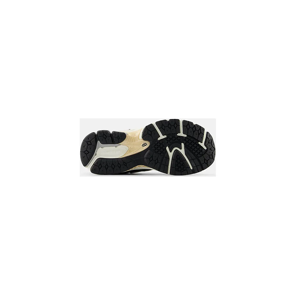 New Balance 2002R Black Sea Salt Gold Metallic (GC2002PO)