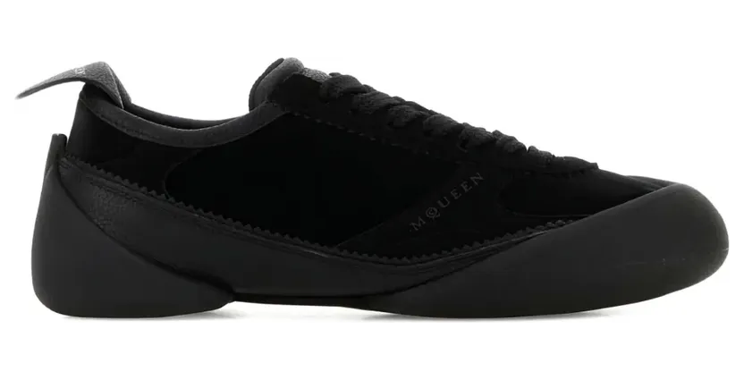 Alexander McQueen Sneakers aus Wildleder – Schwarz (828616W4ABD)
