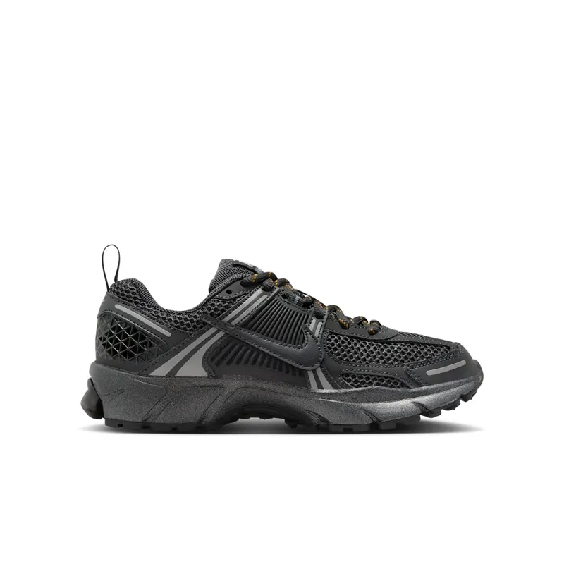 Nike Vomero 5 GS “Dark Smoke Grey Reflective” (IB3812-001)