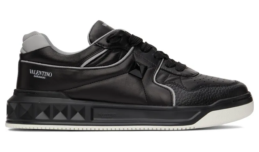 Valentino Garavani Black One Stud Low-Top Sneakers (XY0S0E71NWN)