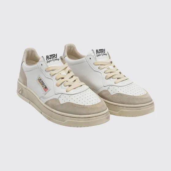 Autry Medalist Low Super Vintage Calfskin with Worn Effect White 4 (AVLMLS75)