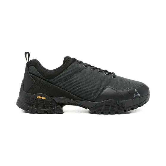 Roa Low-top met textuur “Black” (YBUW138FA23BLK0001)