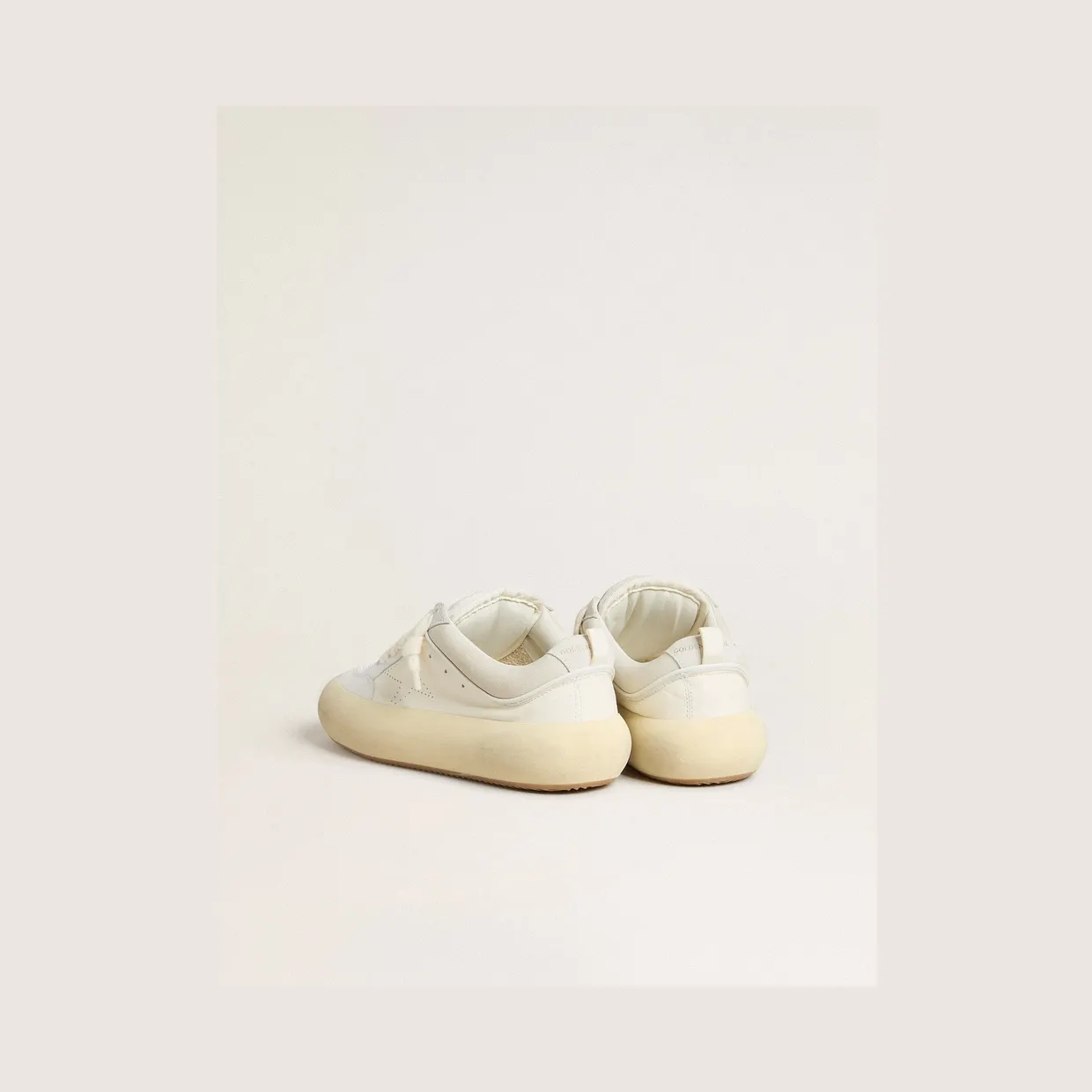 Golden Goose Space-Star Cube In White Leather With Perforated Star (GWF00807.F007094.10359) (4)