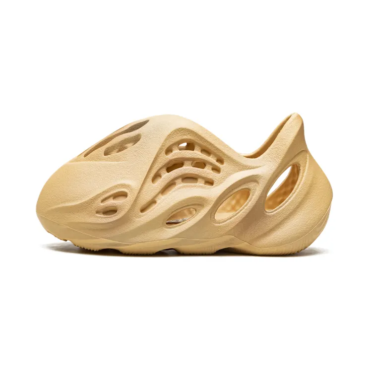 Yeezy Foam RNR Infant “Desert Sand” (HP5338)
